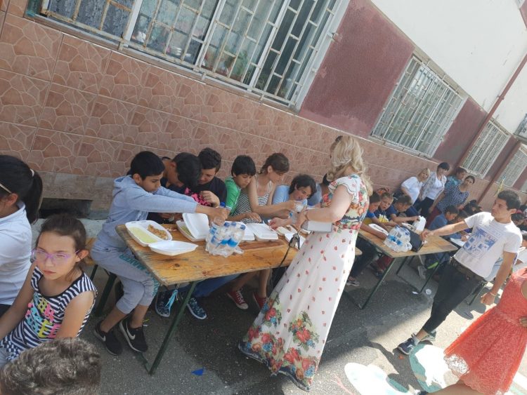 Peste 150 de copii participă la Târgul Educațional ,,Handmade with love”