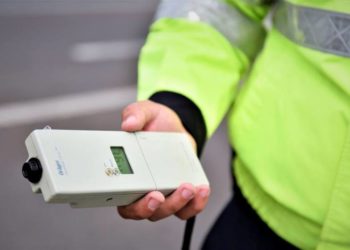 Doi bărbați, aflați în stare de ebrietate, depistați de polițiști la volanul unor autoturisme