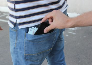 UN BĂRBAT DIN COSTESTII DE VALE A FOST JEFUIT ÎN ZONA PIEȚEI 1 MAI