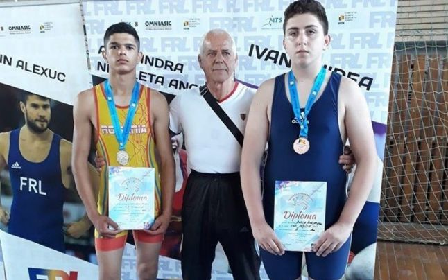 Luptătorii de la CS Târgovişte au obţinut medalii de argint şi bronz la Campionatul Naţional Individual U15