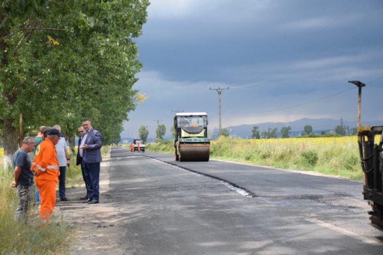 VIZITĂ DE LUCRU PE TRESEUL DN 72 A PREȘEDINTELUI CJD ALEXANDRU OPREA,VICEPREȘEDINTELE ALIN MANOLE ȘI ȘEFUL DIRECȚIEI DE INFRASTRUCTURĂ LOCALĂ VASILE DINU