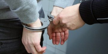 A TALHARIT UN BĂRBAT ȘI A FOST PRINS DE POLIȚIȘTII DIN FIENI