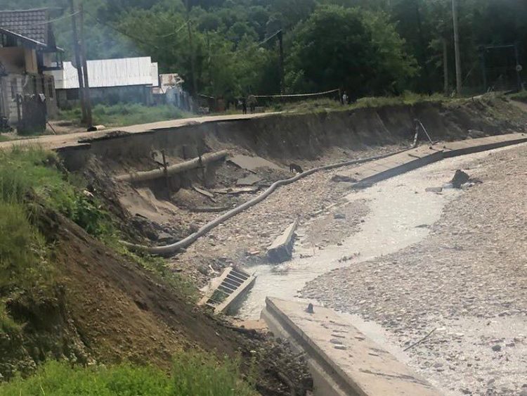 PREȘEDINTELE CONSILIULUI JUDEȚEAN DÂMBOVIȚA – DESPRE EFECTELE DISTRUCTIVE ALE CURSURILOR DE APĂ DE PE TERITORIUL DÂMBOVIȚA