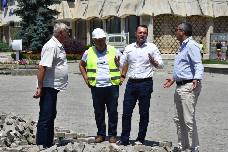 AU DEBUTAT ȘI LUCRĂRILE DE MODERNIZARE A CELEI MAI IMPORTANTE PIEȚE PUBLICE DIN MUNICIPIUL TÂRGOVIȘTE
