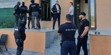 POLIȚIA DIN GĂEȘTI ,DESCINDERI LA PALATELE UNOR ROMI SUSPECȚI DE FURT DIN LOCUINȚA