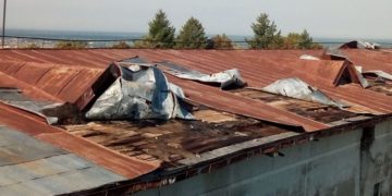 O FURTUNĂ VIOLENTĂ A DISTRUS ACOPERIȘUL CENTRULUI DE LA MĂNĂSTIREA DEALU