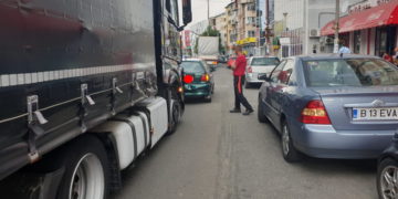 ȘOFER DE TIR, CERCETAT PENTRU CĂ AR FI LOVIT INTENȚIONAT UN AUTOTURISM, DUPĂ O ȘICANARE ÎN TRAFIC!