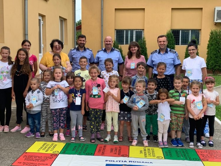 POLIȚIȘTII DAMBOVITENI, ALĂTURI DE COPII ȘI ÎN VACANȚĂ!