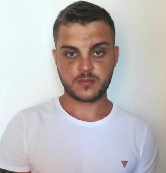 A INCENDIAT CASA ÎN CARE ERA ARESTAT LA DOMICILIU ȘI A FUGIT