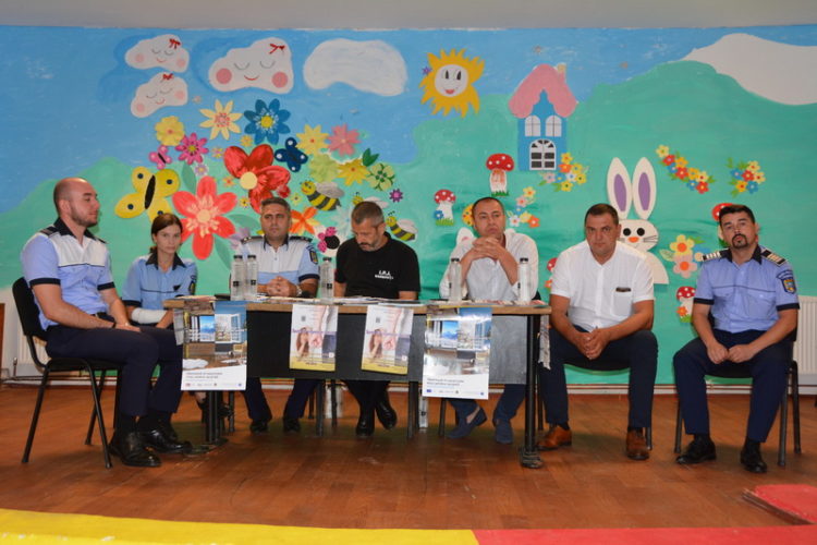 Primarul şi poliţiştii, lecţie despre siguranţă şi prevenirea infracţionalităţii pentru cetăţeni!