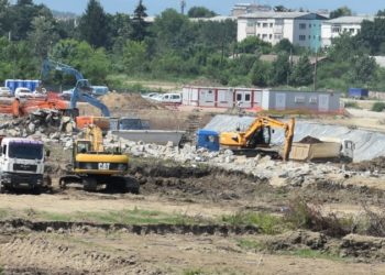 SE LUCREAZĂ INTENS LA RIDICAREA MALL-ULUI DIN TÂRGOVIȘTE!