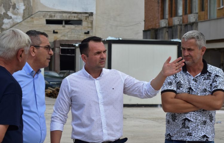 CONTINUĂ LUCRĂRILE DE MODERNIZARE A CELEI MAI IMPORTANTE PIEȚE PUBLICE DIN MUNICIPIUL TÂRGOVIȘTE