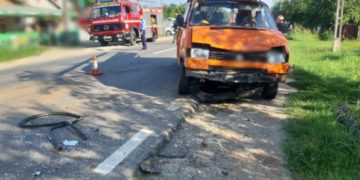 DOUĂ PERSOANE AU AJUNS LA SPITAL ÎN URMA CIOCNIRII A DOUĂ AUTOVEHICULE