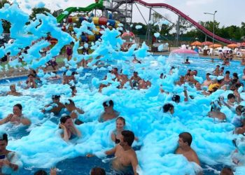 MOTIV DE DUBLĂ SĂRBĂTOARE LA COMPLEXUL TURISTIC DE NATAȚIE DIN TÂRGOVIȘTE