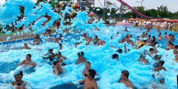 MOTIV DE DUBLĂ SĂRBĂTOARE LA COMPLEXUL TURISTIC DE NATAȚIE DIN TÂRGOVIȘTE