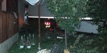 UN TIR A FĂCUT RAVAGII NOAPTEA TRECUTĂ, ÎN COMUNA DÂMBOVIȚEANĂ CORNEȘTI