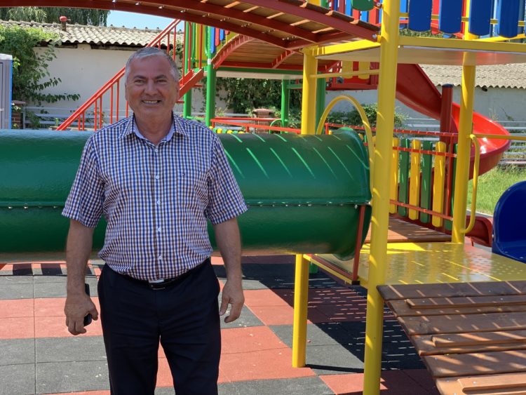 CU CEA MAI FRUMOASĂ PRIMĂRIE DIN MEDIUL RURAL DIN JUDEȚ ACUM COMUNA COMIȘANI SE MÂNDREȘTE ȘI CU CEL MAI FRUMOS LOC DE JOACĂ PENTRU COPII