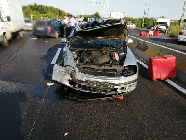 ACCIDENT LA INTRAREA ÎN COMUNA TĂRTĂȘEȘTI.DOUĂ MAȘINI S-AU IZBIT, IAR O PERSOANĂ A FOST RĂNITĂ