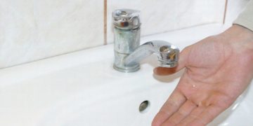 TREI LOCALITĂȚI DÂMBOVIȚENE AU RĂMAS, PE CANICULĂ, FĂRĂ APĂ POTABILĂ!