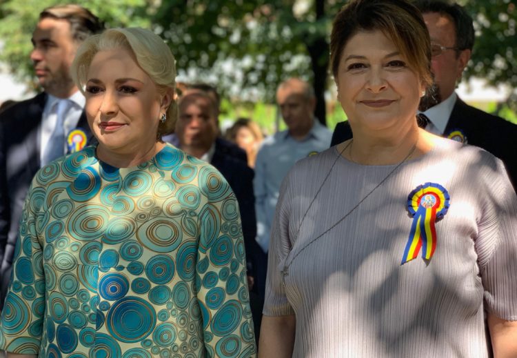 ROVANA PLUMB, PREMIERUL DĂNCILĂ SI MINISTRUL DE INTERNE PREZENȚI LA TÂRGOVIȘTE LA SĂRBĂTOAREA SFÂNTULUI IERARH NIFON – GALERIE FOTO