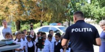 POLIȚIȘTII DIN DÂMBOVIȚA, ALĂTURI DE ELEVI, LA ÎNCEPUTUL NOULUI AN ȘCOLAR