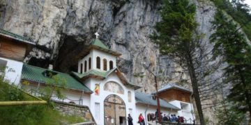 COMPLEXUL NAȚIONAL MUZEAL ”CURTEA DOMNEASCĂ” TÂRGOVIȘTE ANUNȚĂ TRECEREA LA PROGRAMUL DE IARNĂ PENTRU OBIECTIVUL TURISTIC ”PEȘTERA IALOMIȚEI”