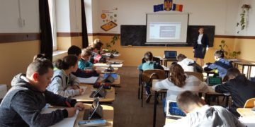 ȘCOLILE GIMNAZALE CORBII MARI ȘI DRAGOMIREȘTI, CONTINUĂ PROGRAMUL DIGITALIADA ȘI DESFĂȘOARĂ ANUL ȘCOLAR ÎN LABORATOARE ECHIPATE CU TABLETE