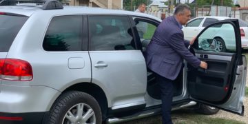 SECURISTULUI CARE CONDUCE (VREMELNIC) C.J. DÂMBOVIȚA NU-I MAI PRIEȘTE ÎN DUSTER! ACUM UMBLĂ CU UN TUAREG DE 80.000 DE EURO PLĂTIT DIN BANI PUBLICI