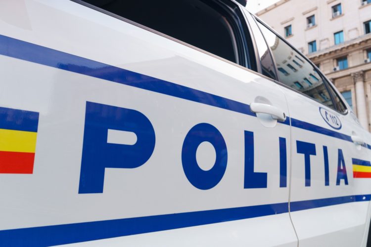 UN TÂNĂR, BĂNUIT DE VIOLENTE ÎN FAMILIE, AMENINȚARE ȘI NERESPECTAREA UNEI HOTATARI JUDECĂTOREȘTI ÎN FORMĂ CONTINUATĂ, REȚINUT DE POLIȚIȘTII DE LA TÂRGOVIȘTE