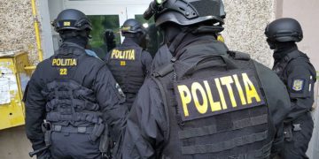 POLIȚIȘTII DIN DÂMBOVIȚA AU FĂCUT OPT PERCHEZIȚII, IERI, ÎN LOCALITĂȚILE TÂRGOVIȘTE ȘI ȘOTÂNGA, LA PERSOANE SUSPECTATE DE TÂLHĂRIE CALIFICATĂ ȘI DEȚINERE DE DROGURI