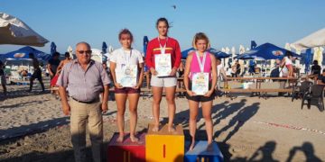 REZULTATE EXCELENTE PENTRU SPORTIVELE CLUBURILOR DAMBOVIȚENE LA EDIȚIA DIN ACEST AN A CAMPIONATULUI NAȚIONAL DE LUPTE PE PLAJĂ PENTRU JUNIORI ȘI SENIORI, GĂZDUITE PE PLAJA DIN MAMAIA