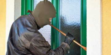 POLIȚIȘTII DIN MORENI AU DESCINS LA DOMICILIILE A DOUĂ PERSOANE BĂNUITE DE FURT CALIFICAT