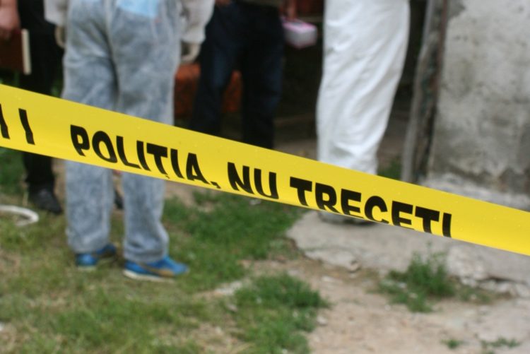UN BĂRBAT DIN VIȘINA, A FOST GĂSIT MORT ÎN CURTEA CASEI