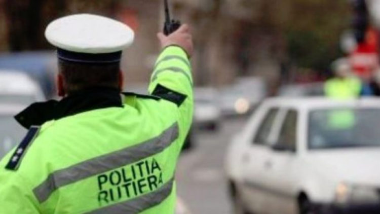 POLIȚIȘTII DE LA RUTIERĂ AU ÎNTOCMIT DOSARE PENALE PE NUMELE A CINCI BĂRBAȚI BĂNUIȚI DE COMITEREA INFRACȚIUNII CONTRA SIGURANȚEI CIRCULAȚIEI PE DRUMURILE PUBLICE