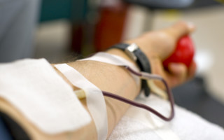 SPECIALIȘTII CENTRULUI DE TRANSFUZIE SANGUINĂ DÂMBOVIȚA AU IEȘIT ÎN TEREN ȘI DESFĂȘOARĂ ÎN ACEASTĂ PERIOADĂ O COLECTĂ IMPORTANTĂ DE SÂNGE, ÎN MAI MULTE ORAȘE DIN JUDEȚ!