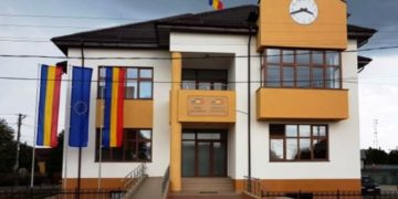 CONDUCEREA PRIMĂRIEI BREZOAELE A CERUT SPECIALISTULUI IT SĂ BLOCHEZE ACCESUL ANGAJAȚILOR, DE PE CALCULATOARELE DE LA SERVICIU, LA REȚELELE DE SOCIALIZARE. MĂSURA A FOST LUATĂ ÎN URMĂ CU PATRU ANI, IAR DE ATUNCI SE PARE CĂ RANDAMENTUL SALARATILOR ESTE MAI MARE