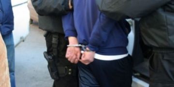 POLIȚIȘTII DÂMBOVIȚENI AU REȚINUT UN TÂNĂR DE 18 ANI CARE AR FI TALHARIT UN MINOR ÎN VÂRSTĂ DE 16 ANI DIN TÂRGOVIȘTE