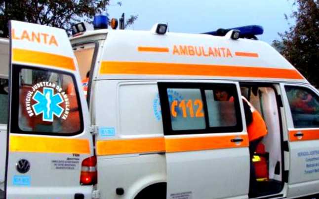 ANGAJAȚII UNUI AZIL S-AU ALARMAT, CÂND I S-A FĂCUT RĂU UNEI FEMEI, ÎN TIMPUL MESEII