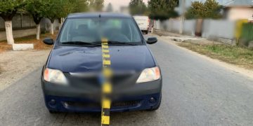 O FEMEIE DIN BUCȘANI A FOST GRAV ACCIDENTATĂ DE UN AUTOTURISM, DUPĂ CE AR FI TRAVERSAT STRADA PRINTR-O ZONĂ NEPERMISĂ