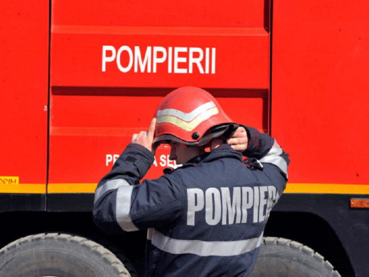 ASTĂZI, ÎN URMA UNUI APEL UMANITAR POSTAT PE FACEBOOK, POMPIERII DE LA DETAȘAMENTUL TÂRGOVIȘTE S-AU MOBILIZAT PENTRU A AJUTA O FAMILIE NEVOIAȘĂ DIN ORAȘUL PUCIOASA