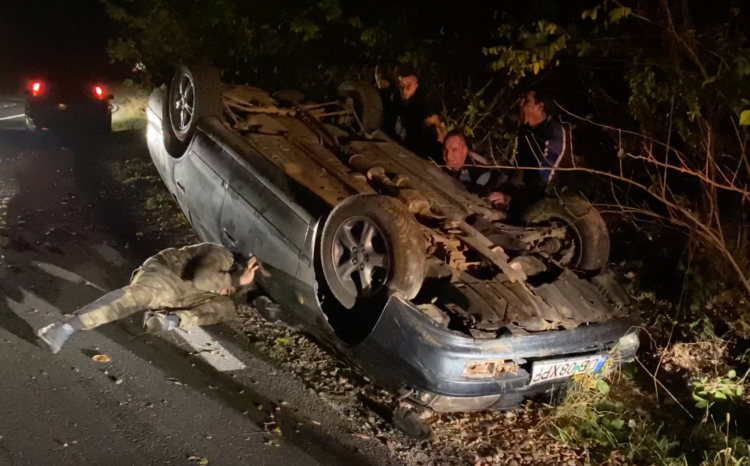 ACCIDENT GRAV PE DN712B! SCĂPAT CU VIAȚĂ DIN EVENIMENTUL RUTIER ȘOFERUL MAȘINII A FOST LA UN PAS SĂ FIE OMORÂT DE SALVATORI! – VIDEO