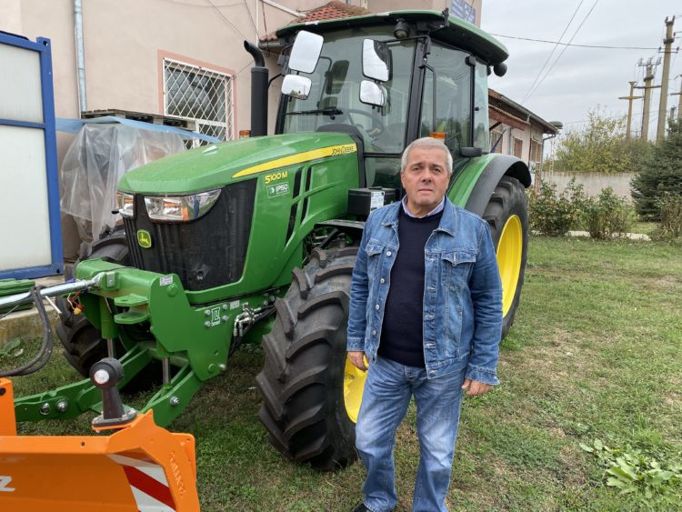 Lovitură de proporții dată de primarul de la Costestii din Vale! Singurul tractor John Deere deținut de vreo comună din Județul Dâmbovița se află la primăria condusă de Toma Matei!