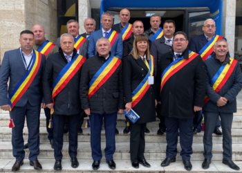 16 DIN CEI 17 PRIMARI PNL DIN DAMBOVITA L-AU INTAMPINAT ASTAZI – LA TARGOVISTE – PE PRESEDINTELE JOHANNIS (GALERIE FOTO) – VEZI CINE A FOST SI CINE A LIPSIT