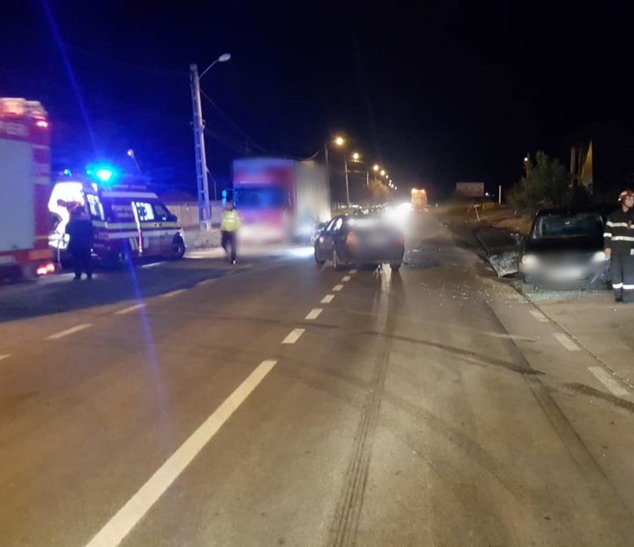 PATRU OAMENI AU FOST RĂNIȚI, ÎN ACEASTĂ DIMINEAȚĂ, ÎNTR-UN ACCIDENT DE CIRCULAȚIE PRODUS LA IEȘIREA DIN TÂRGOVIȘTE CĂTRE PRISEACA