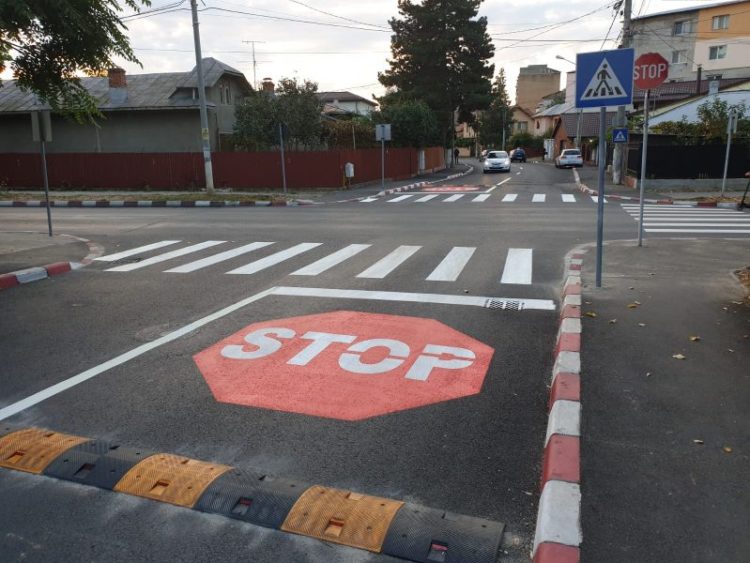 AUTORITĂȚILE LOCALE AU REACȚIONAT LA STRIGĂTELE  DE DISPERARE ALE LOCALNICILOR DIN ZONA INTERSECȚIEI STRĂZILOR NICOLAE FILIPESCU ȘI 9 MAI DIN TÂRGOVIȘTE, UNDE APROAPE SĂPTĂMÂNAL SE PETRECEAU ACCIDENTE RUTIERE ȘI AU LUAT PRIMELE MĂSURI PENTRU A PREVENI ASTFEL DE EVENIMENTE