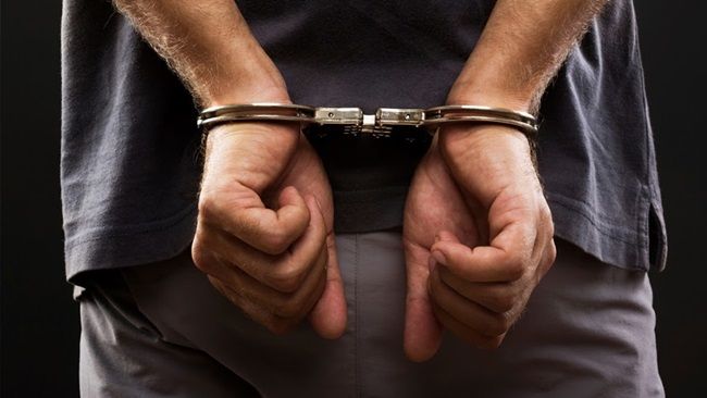 UN BĂRBAT BĂNUIT DE COMPLICITATE LA INFRACȚIUNEA DE TÂLHĂRIE CALIFICATĂ, REȚINUT