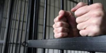 UN SICILIAN , CĂUTAT DE POLIȚIȘTII ITALIENI PENTRU TRAFIC DE DROGURI A FOST ARESTAT PREVENTIV. BĂRBATUL SE ASCUNDEA DE CÂTEVA LUNI ÎN TÂRGOVIȘTE