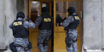 PERCHEZIȚII ÎN ȘAPTE JUDEȚE – CREDITE BANCARE OBȚINUTE CU ACTE FALSE