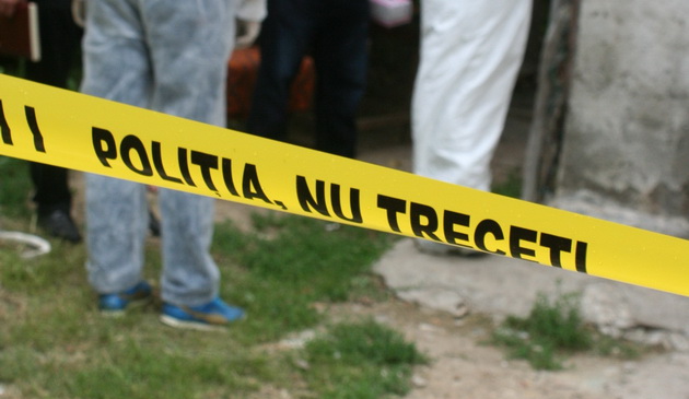 TRAGEDIE ÎN COMUNA DÂMBOVIȚEANĂ GURA ȘUȚII. O FEMEIE A FOST GĂSITĂ MOARTĂ ÎN LOCUINȚA FIICEI SALE