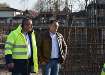Vizită în teren pe șantierul care vizează modernizarea stadionului municipal „Eugen Popescu”